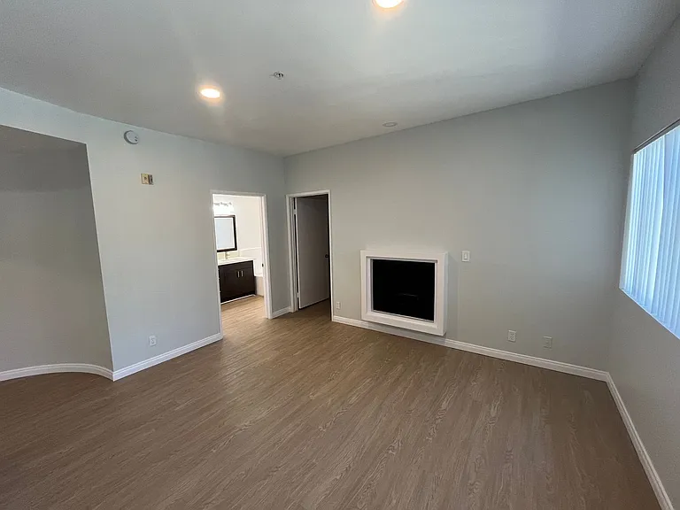 16070 Sunset Blvd — Photo 15