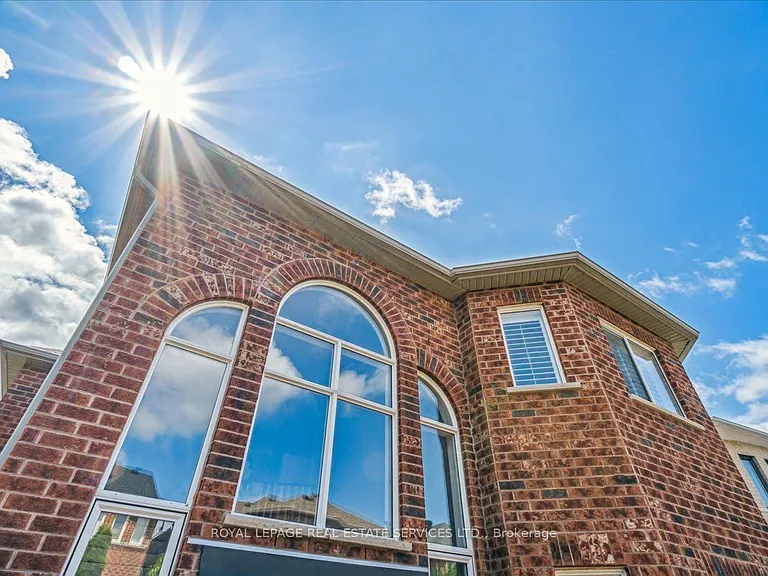 54 Stonebrook Cres — Photo 42