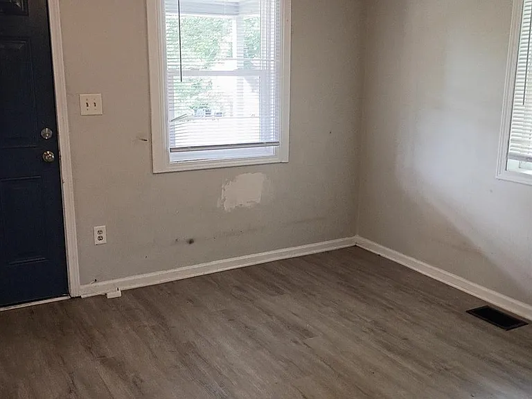 3239 Elmira St — Photo 4
