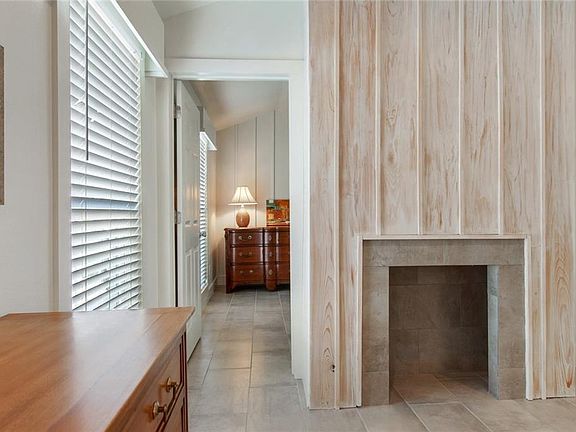 4th image of 1805 Port St