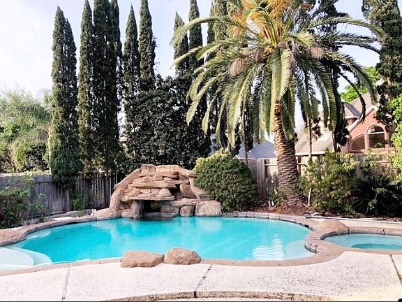 2nd image of 3707 Huntland Ct