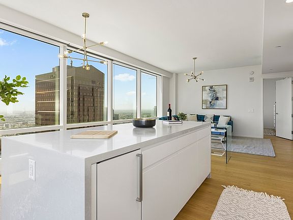 3rd image of 877 Francisco St #4106