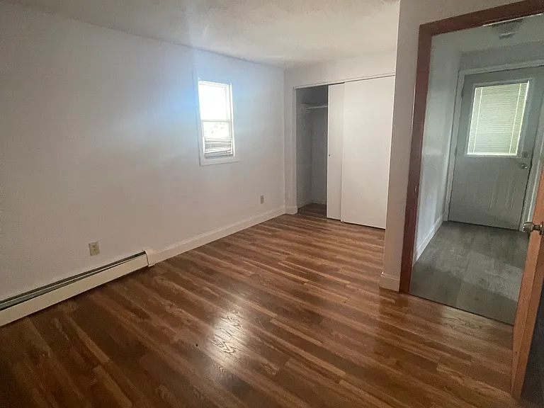 532 Warren St E — Photo 23