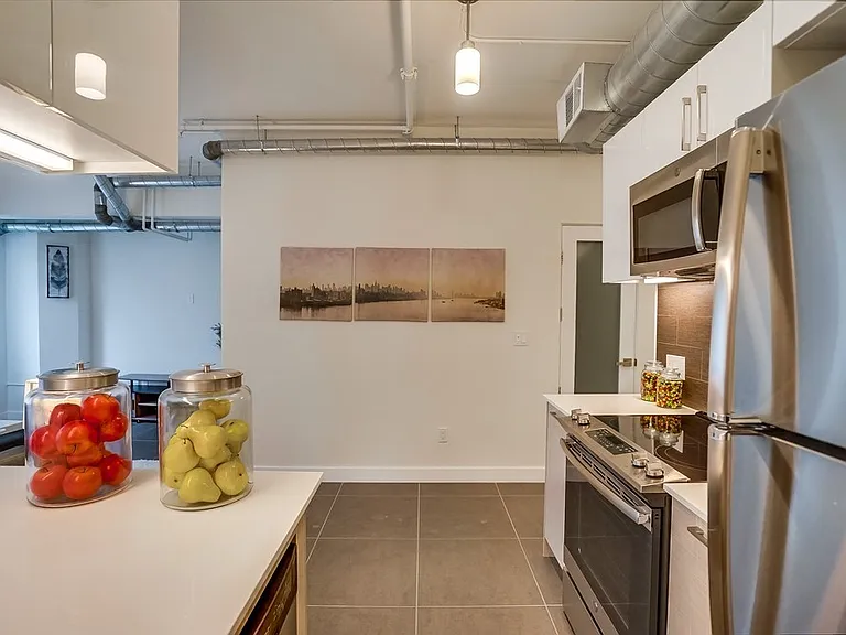939 S Broadway — Photo 16