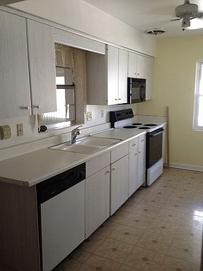 5th image of 1322 W New Hampshire St