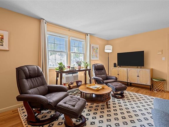 4th image of 4080 Post Rd APT 10
