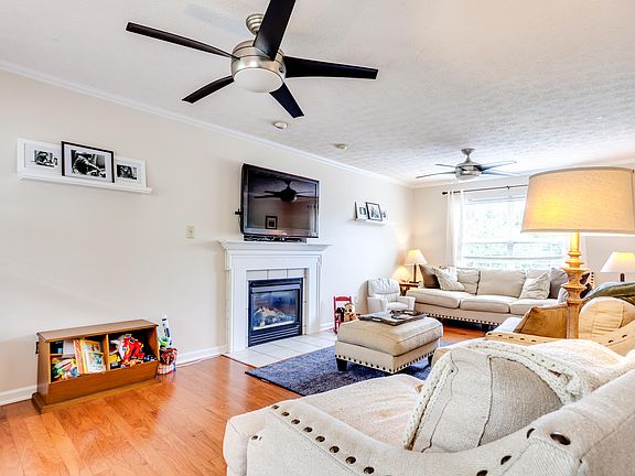 4th image of 4011 Montserrat Ln