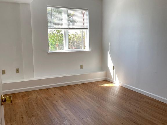 5th image of 2315 33rd Ave