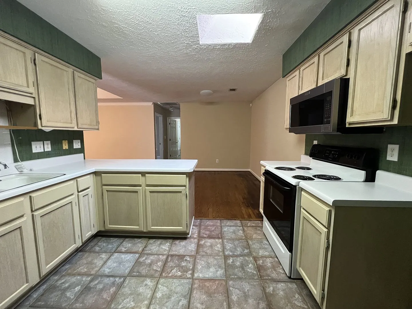 Rental in Halcyon Oaks — Photo 4