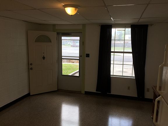 5th image of 609 Hickory Ave APT A