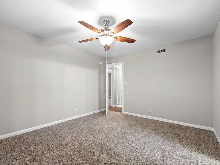 Northeast Dr -3884 — Photo 15