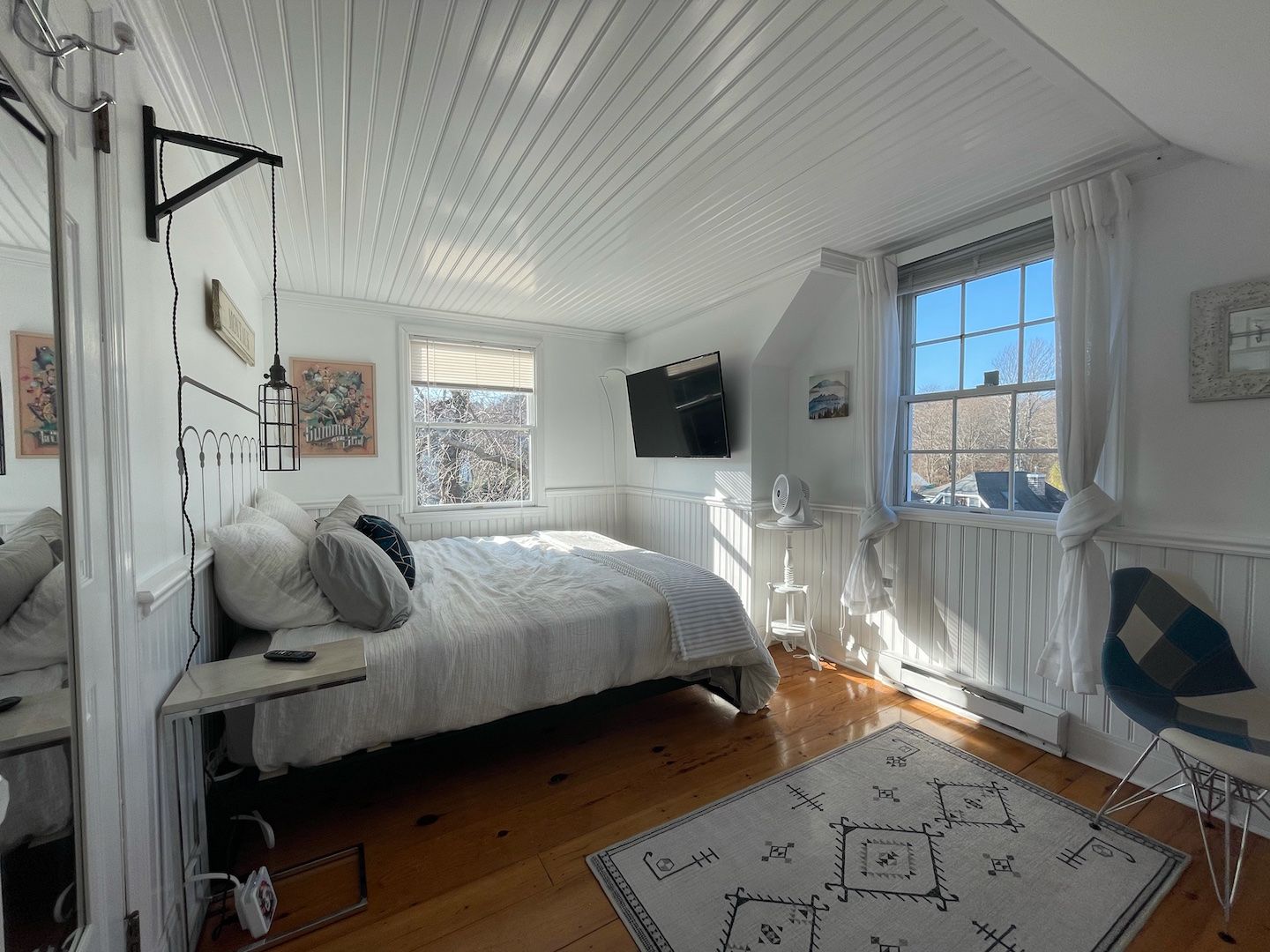  Guestroom w/ Peekaboo Bayviews