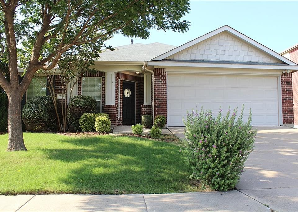 1st image of 2208 Huntington Dr
