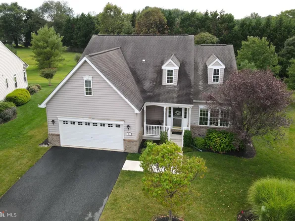 35 Devalinder Dr, Newark, DE 19702