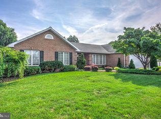 69 N Whisper Ln, New Holland, PA 17557