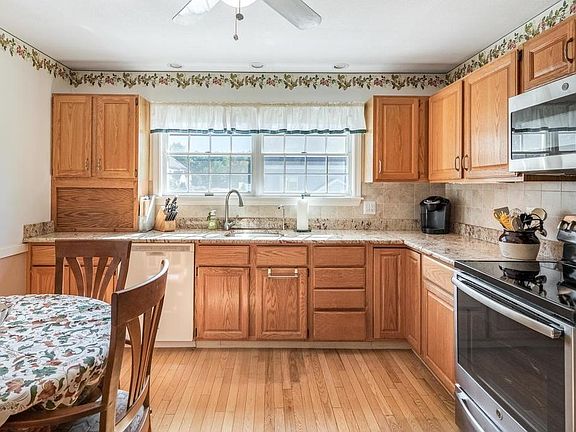 2nd image of 4 Lions Ln #1702