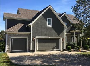 3725 21st St, Leavenworth, KS 66048