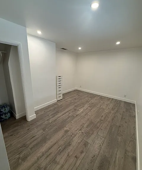 6323 Clybourn Ave — Photo 8
