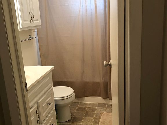 5th image of 595 Hickory St