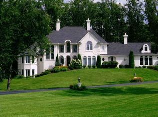 8423 Warwick Groves Ct, Grand Blanc, MI