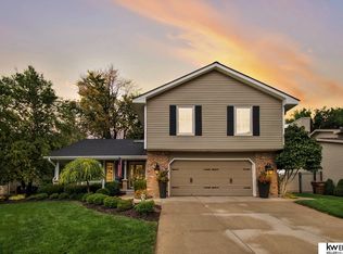 2810 Nottingham Dr, Bellevue, NE 68123