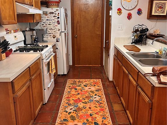5th image of 331 Trojan St