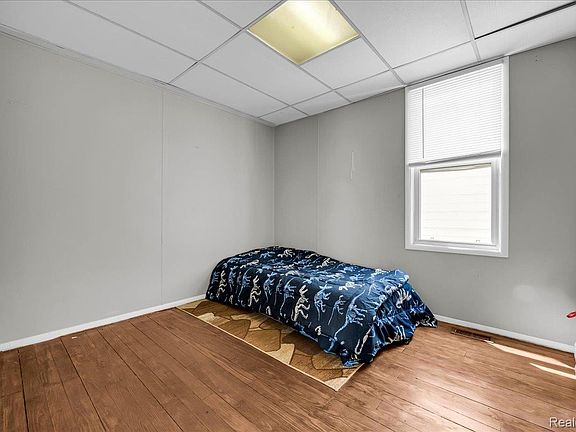 5th image of 2049 Edwin St