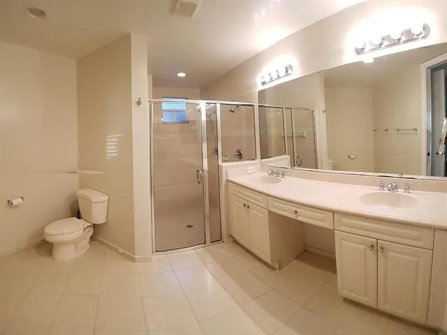 8207 NW 128th Ln — Photo 11