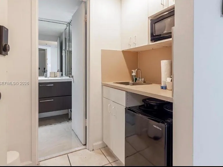 5445 Collins Ave #1108 — Photo 16