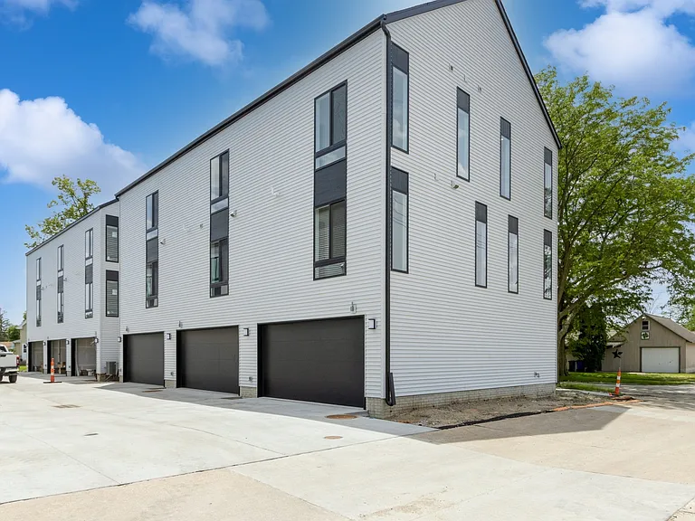 1732 Barber St SW — Photo 27