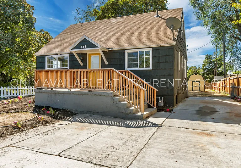 411 W Main St — Photo 1
