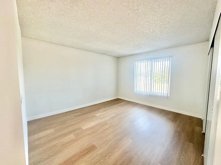 Westgate Villa Apartments — Photo 27