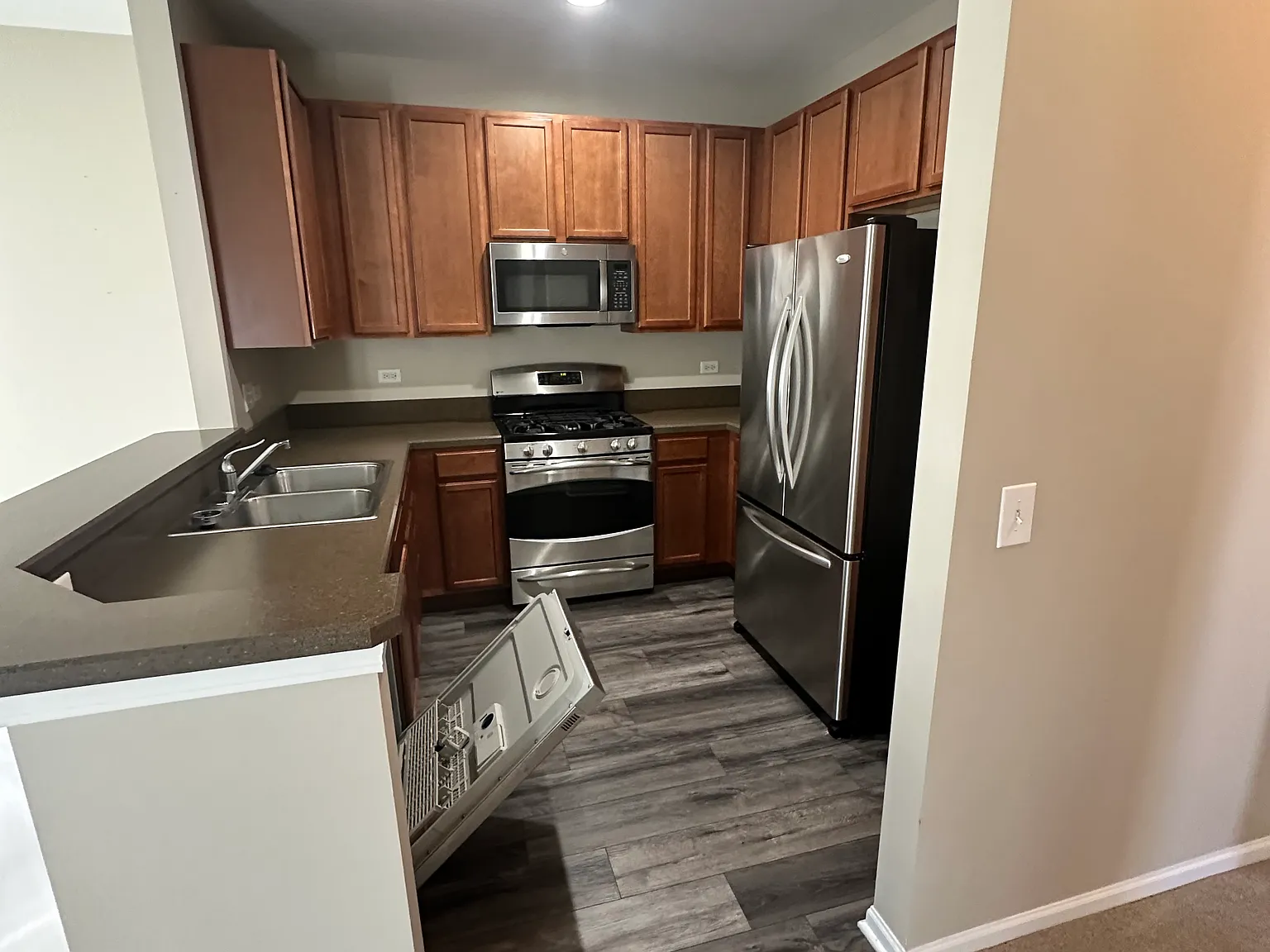 2220 Aurora Dr — Photo 1