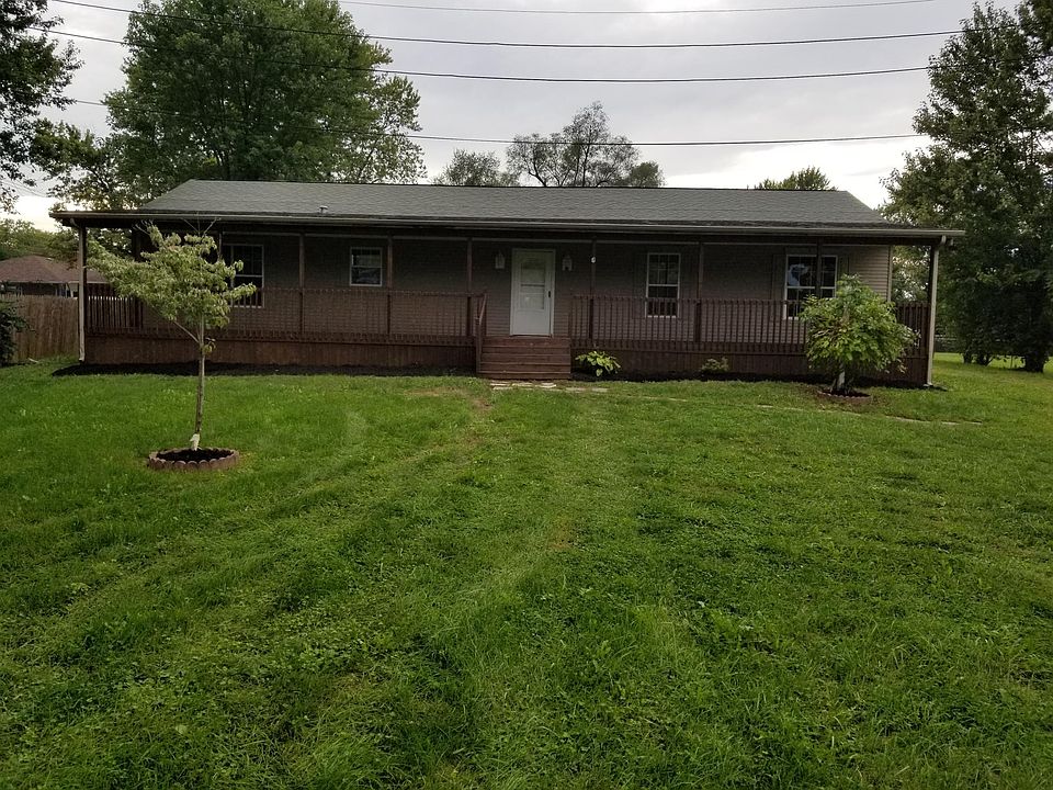 Fantastic front porch!