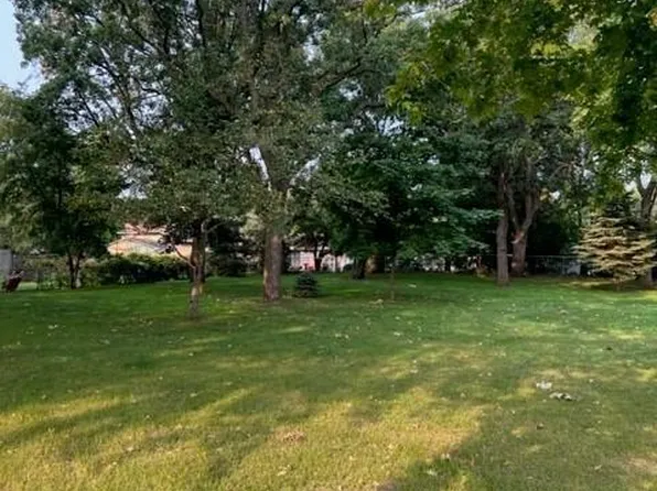 2308 Leona Dr, New Brighton, MN 55112