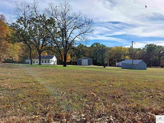 4th image of 15563 Peach Tree Rd