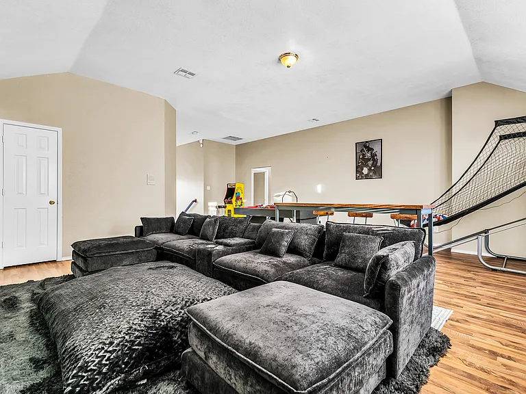 4709 Sleepy Ridge Cir — Photo 34