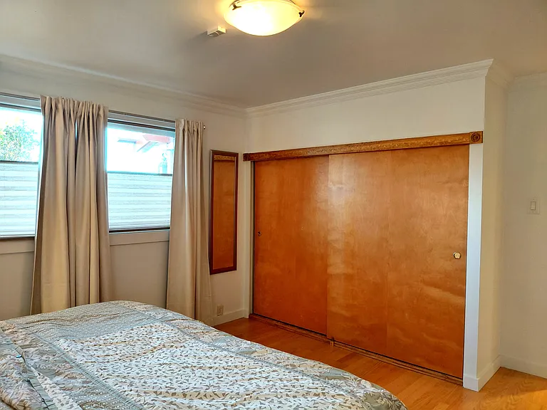 1584 Marine Dr — Photo 14
