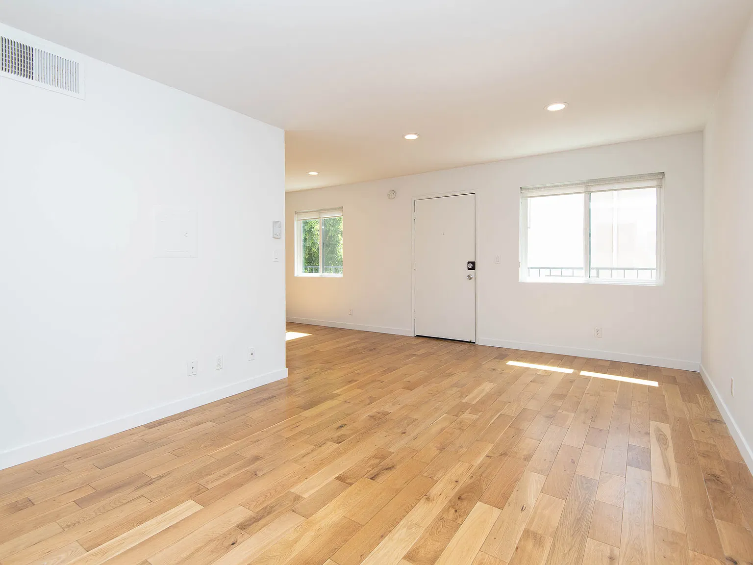 1016 Sanborn Ave — Photo 4
