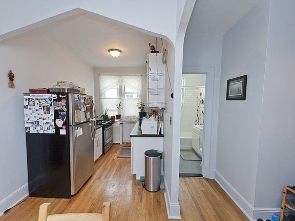 5th image of 2128 23rd St APT 2R
