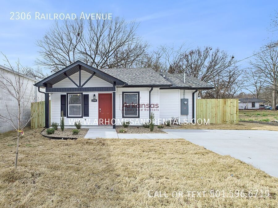 1st image of 2306 Railroad Ave