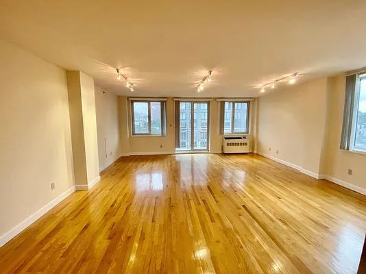 Rented by Compass | media 9