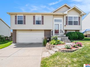 15713 Redwood St, Omaha, NE 68136