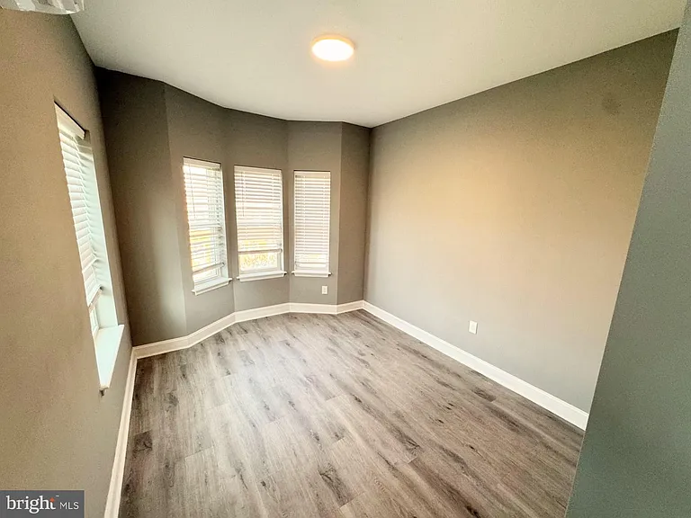 2417 W Jefferson St #2 — Photo 10