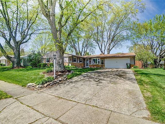 3rd image of 1101 Georgian Dr