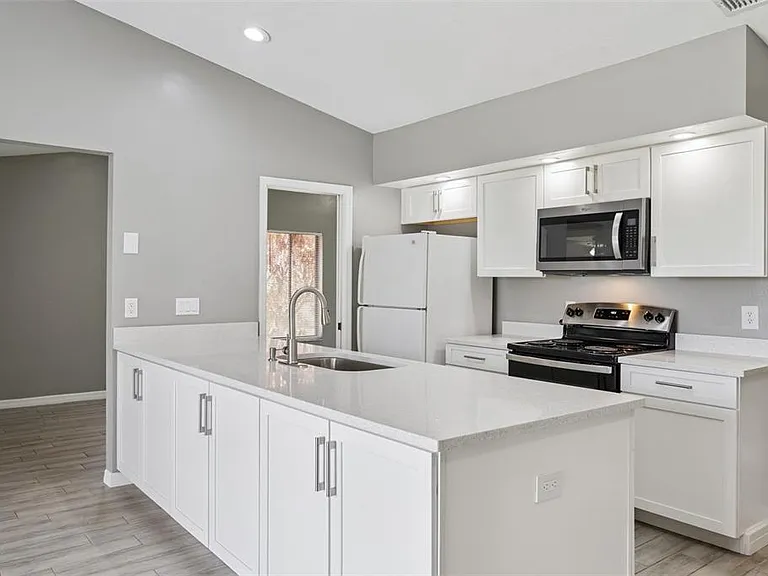 1431 Sackett Cir — Photo 7