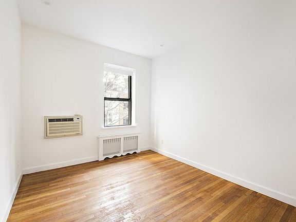 3rd image of 275 W 73rd St APT 4b