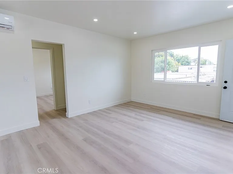 3445 Edgehill Dr #4 — Photo 5