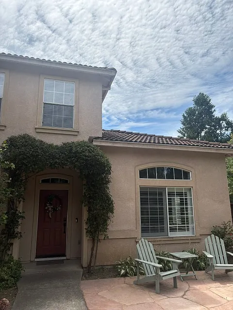 4 bed, 2067 sqft, $4,800 — Photo 2