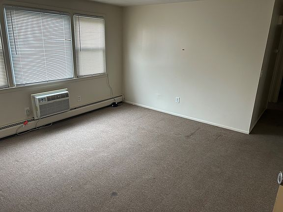 4th image of 550 Beverage Hill Ave APT 11